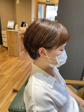 ヴァロ(Valo) コンパクトショート○耳掛けベージュ系カラー