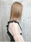 ミディアムボブ×ブロンドベージュ