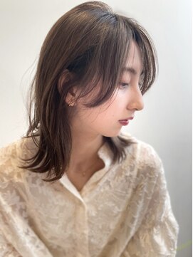 イコル(ikoru) 外はねミディ/透明感グレージュカラー/30代/代官山/恵比寿/中目