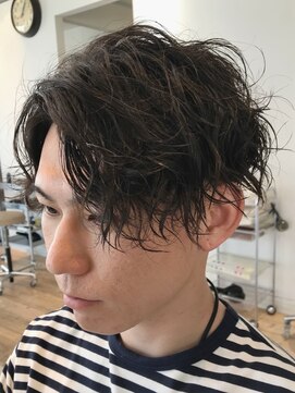 フィフスワン(fifth one) 波巻きパーマセンターパートツイストスパイラルパーマ刈り上げ