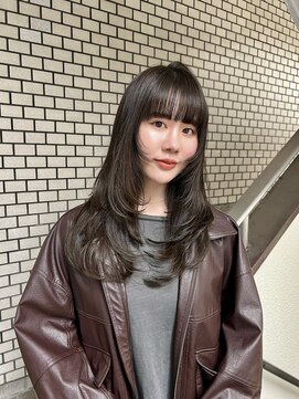 レジーロ (Regilo) レイヤーカット×オリーブカラー