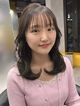 シティ(CITY) ミディアムレイヤースタイル 鎖骨ミディアム オリーブカラー