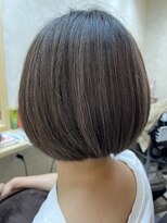 モモ(MOMO)&nbsp;ショートからボブ&ハイライトカラー