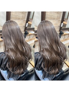 シー.(SHE.) ミルキーグレージュ×ロングスタイル