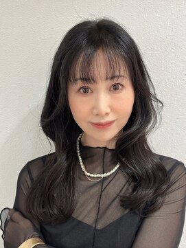 アフロートフクオカ(AFLOAT FUKUOKA) 30代に人気！顔周りの後れ毛がかわいいレイヤーロング