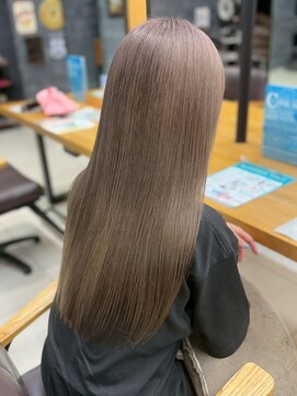 ラウル(Laulu) ミディアムヘア/暗めカラー/グランマッシュ/佐倉