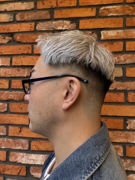 ホワイト×スキンフェード