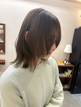 ルックアット(Look at) 丸型ミルクティーブロンドワンホンレイヤー卵型