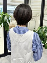 エブリ(evri)&nbsp;襟足を外ハネにした小顔効果のあるショートボブ