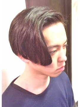 オムヘアーバイグルーマーズ(HOMME HAIR by GROOMER/S) 外国人風長めバング・モードスタイル【水道橋メンズサロン】