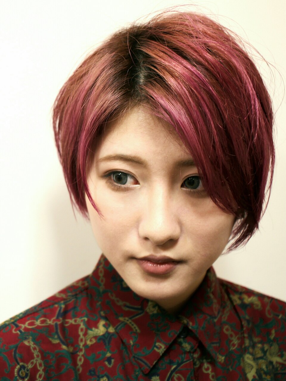 赤髪のシャンクス風ショートボブ：L004645069｜デコヘアー(DECO
