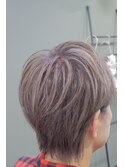シルバーアッシュ　ショートボブ