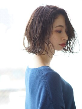 アトリエ フェム(atelier.fem) atelier.fem　質感あるラフウェーブボブ