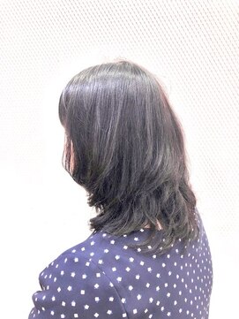 クオリス 上福岡店(QUALIS) ミディアムウルフ/ネイビーカラー/小顔/レイヤーカット/30代40代