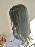 グリーン強めカーキグレージュ