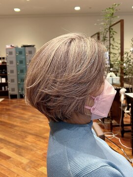 ビュートリアム 梅田(BEAUTRIUM) 白髪ぼかし/ショートボブ/ハイライト/グレーカラー/茶屋町/梅田