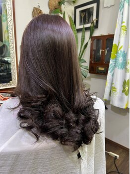 ヘアーリブザライフ(Hair Live The Life)の写真/ダメージレスにこだわった低温デジタルパーマで大人の魅力をプラス！柔らかい質感のふんわりstyleが叶う☆