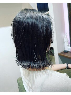 リバー(RIVER) 外はねパッツンボブ