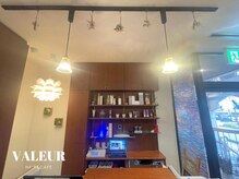 ヘアーアンドカフェ ヴァルール(Hair&Cafe VALEUR)の雰囲気（フロント）