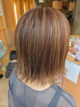 サロンドパリス(Salon de Paris) 外ハネ ワンレンスタイル
