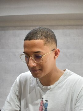 バーバーハウス ラヴィ(Barber House Lavie) 坊主フェード