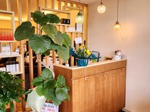 カルムドットヘアー 宜野湾(calm.hair)の雰囲気（レセプションカウンターはロッカーと一体型です♪{宜野湾/浦添}）