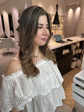 ステア ケース(stair case) 地毛残し　ハイライトバレイヤージュ