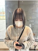 オリーブベージュ