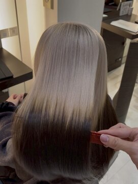 ブルーテーフ(Bleu Terre) 盛岡【シャドールーツシルバー】10代20代オススメブリーチカラー