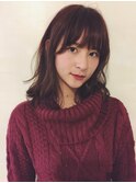 ちょっぴりモードな毛先踊るミディアムレイヤー