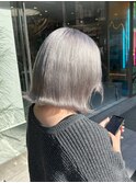 シルバーカラー+ボブカット