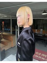 ヴァーディ オモテサンドウ(Vardy omotesando)&nbsp;表参道・ブロンド・ハイトーン・抜きっぱなしブリーチ・ボブ