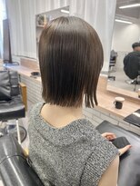 モク(mok)&nbsp;アゴ下3cmパツっと切りっぱなしボブ