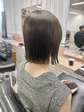 アゴ下3cmパツっと切りっぱなしボブ