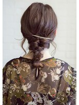 ラレイ(Lalei)&nbsp;表参道駅/青山　編みおろしヘアアレンジ　辻幸奈