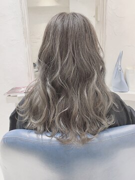 ウーロス(uros.) グレージュカラー