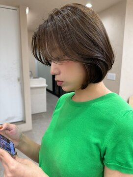 オズ 安積店(OZ) ミニウルフチェリーブラウンホワイトグレージュフェザーパーマ