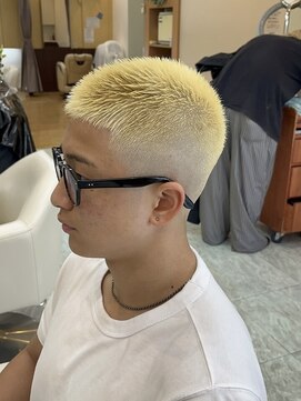 マキシム ナカイ(MAXIM NAKAI) バズカットボウズフェードベリーショート金髪ボウズ