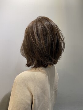 リバレッジ 白金(Leverage) 柔らか透明感大人ボブ