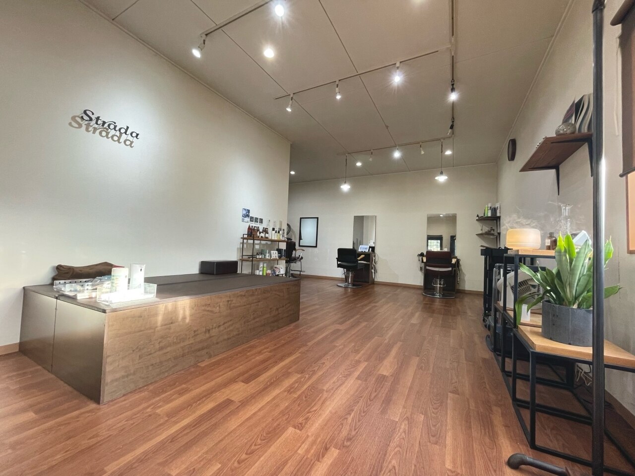 ストラダ ヘア デザイン(Strada hair design)｜ホットペッパービューティー