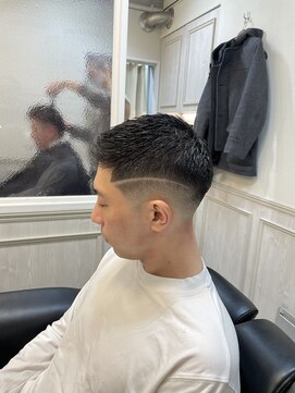 ミリオンバックス 上野(Million Bucks) スキンフェードアップバング【ラインアート】