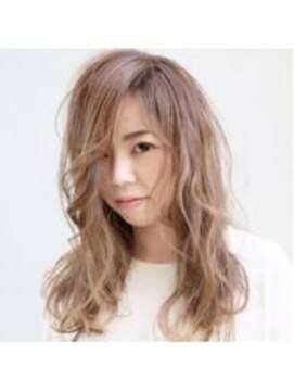 トータルビューティーサロン トップスタイル 抜け感で魅せるグレージュカール
