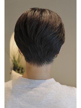 トリア(the tria) エッジ×刈上げ前下がりショート