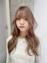 ミディアムレイヤーくびれミルクティーベージュハイトーンカラー
