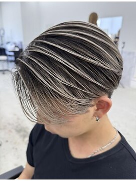 バース 梅田中崎町店(BIRTH) シルバーメッシュブリーチダブルカラーセンターパート