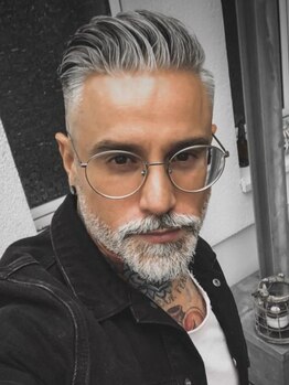 ”お任せで”の一言で、カッコよくキマる。【洗練された「大人のオトコ」に贈る本物のBARBERSHOP SEVILLA】