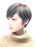 20.30代黒髪透明感グレージュカラーハンサムマッシュショート