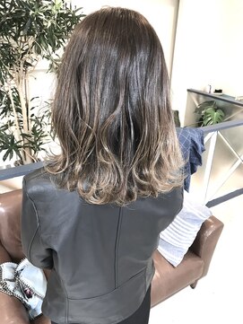 ヘアアンドメイクフリッシュ(HAIR&MAKE FRISCH) カラー　グラデーション　アッシュベージュ