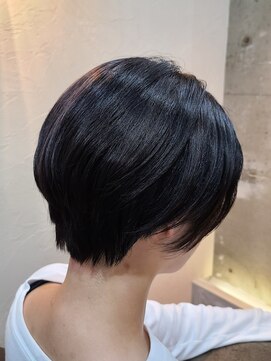 シェルビー 新宿(SHELBe) 黒髪×美ショート[新宿/髪質改善/白髪ぼかし/ヘッドスパ]