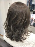 ミディアムグレージュ